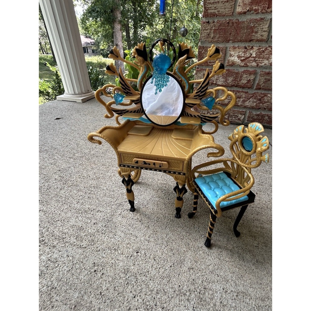 Monster High Cleo de Nile Vanity Playset 2011